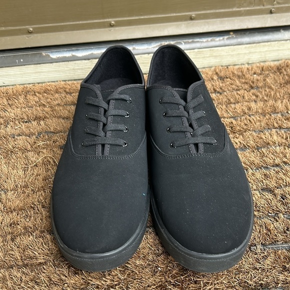NWOT Keep Vegan Sneakers The Home Black Slip Resistant Faux Suede Sz 14 - Picture 3 of 7